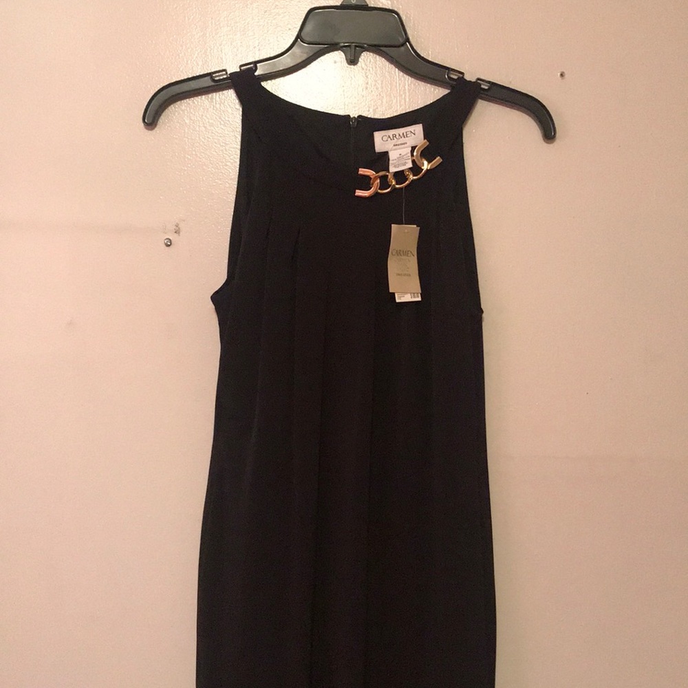 Small black dress with decorative gold chain